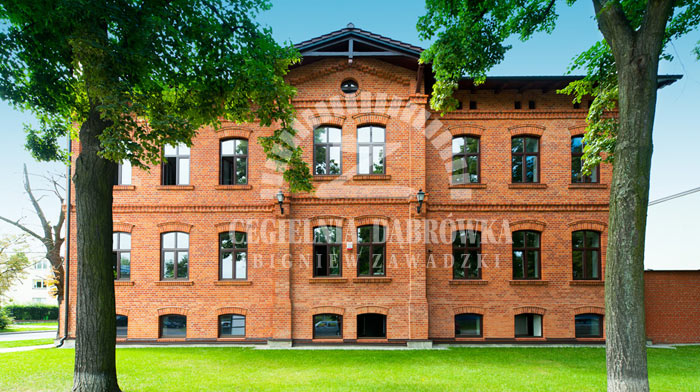 Ceglany budynek Reform Office w Łodzi, do jego rewitalizcji użyto cegieł z Cegielni Dąbrówka