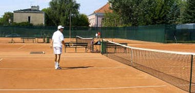 Mączka ceglana na kortach tenisowych TKKF Warszawa